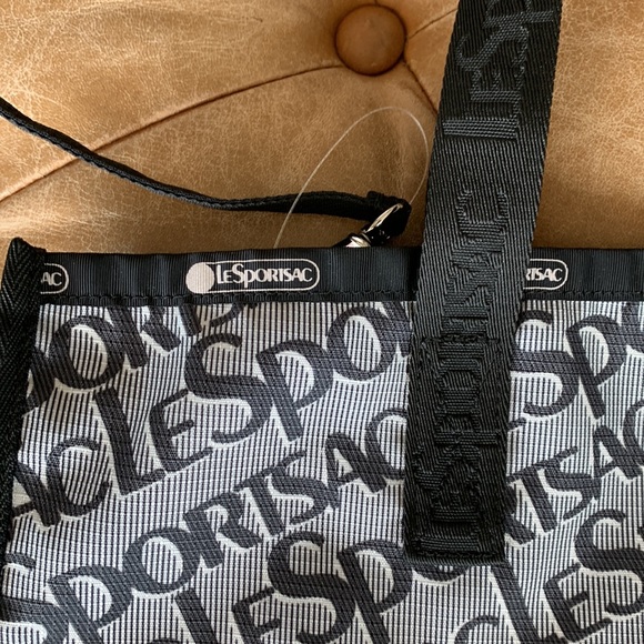 Lesportsac Travel/Tote Bag w/ Magnetic Closure - Picture 3 of 11